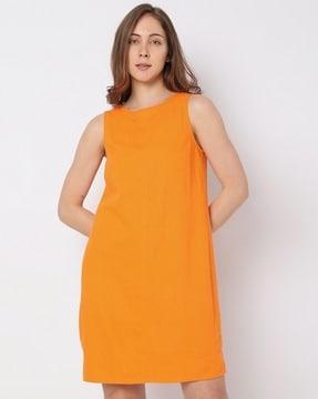 round-neck shift dress