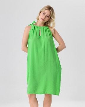 round-neck shift dress