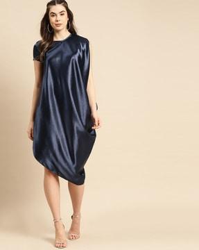 round-neck shift dress