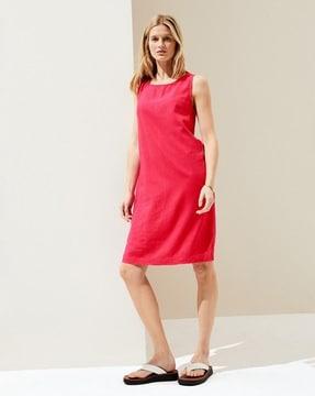 round-neck shift dress