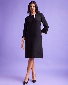 round-neck shift dress