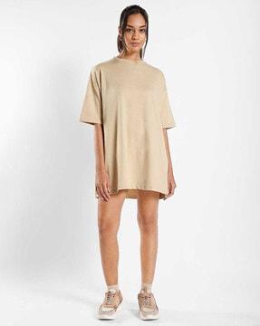 round-neck shift dress