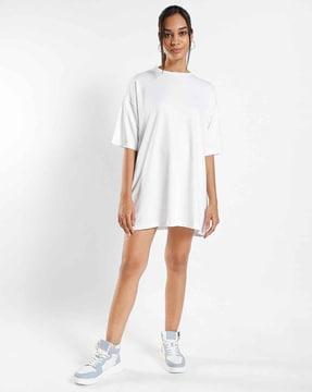 round-neck shift dress