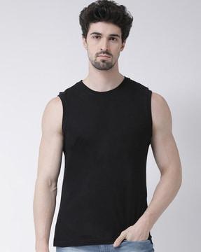 round-neck sleeveless t-shirt