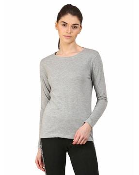 round-neck slim fit t-shirt