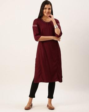 round-neck straight kurta with floral embroidery