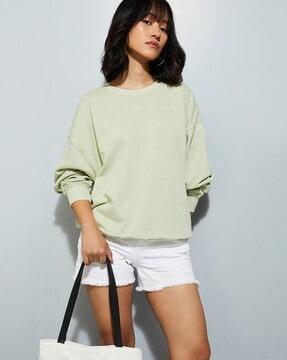 round-neck sweatshirt with full sleeves