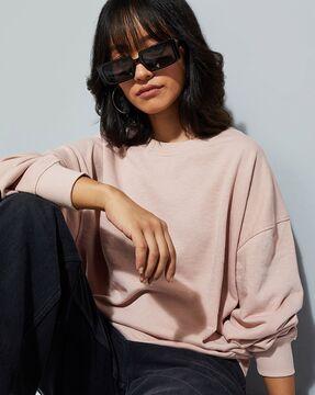 round-neck sweatshirt with full sleeves