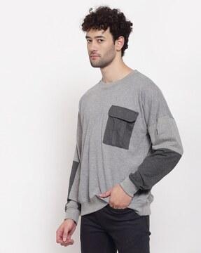 round-neck sweatshirt with patch pocket