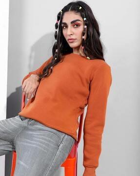 round-neck sweatshirt with ribbed hems