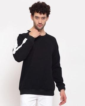 round-neck sweatshirt with ribbed hems