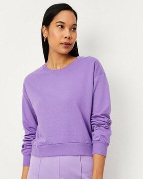 round-neck sweatshirt with ribbed hems