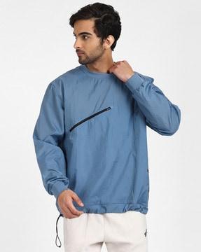 round-neck sweatshirt with zipper pocket