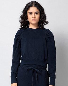 round-neck sweatshirt