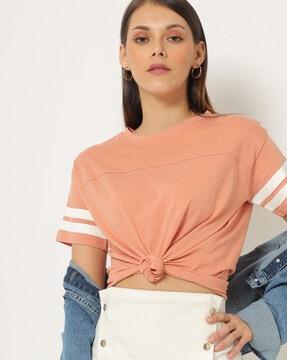 round-neck t-shirt with contrast stripes