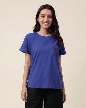 round-neck t-shirt with embroidered pocket