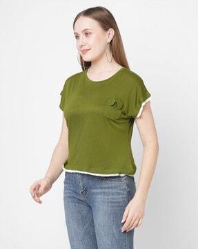 round-neck t-shirt with flap pocket