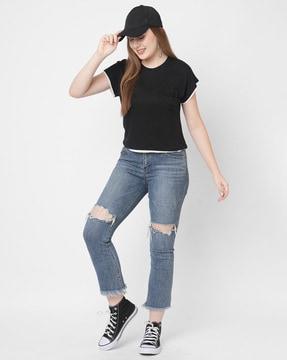 round-neck t-shirt with flap pocket