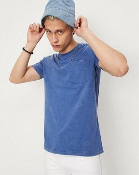 round-neck t-shirt with patch pocket
