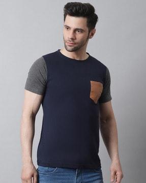 round-neck t-shirt with patch pocket