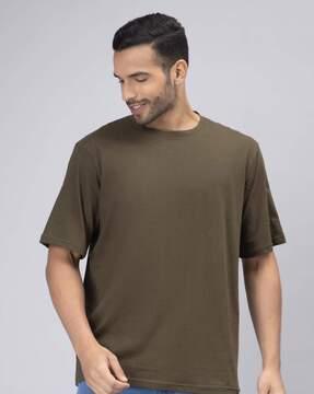 round-neck t-shirt with short sleeves