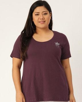 round-neck t-shirt with short sleeves