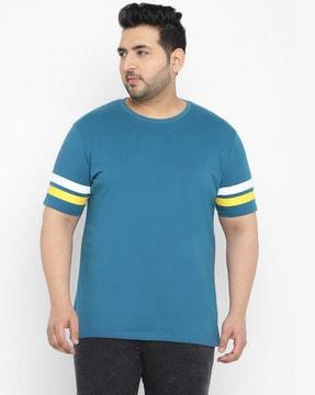 round-neck t-shirt with short-sleeves