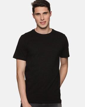 round-neck t-shirt with short sleeves