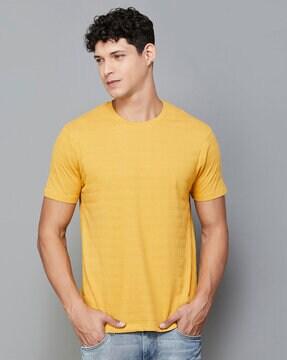 round-neck t-shirt with short sleeves