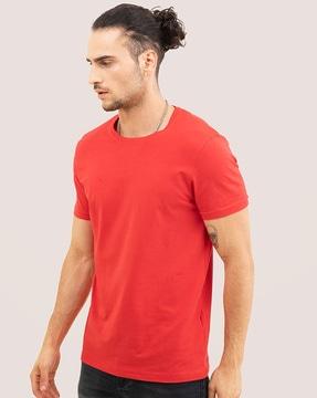 round-neck t-shirt with short sleeves