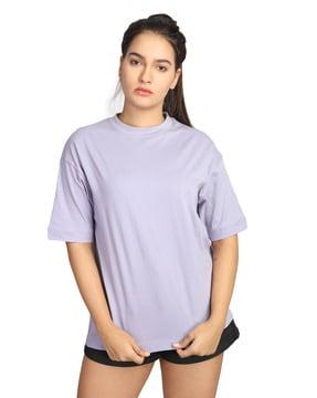round-neck t-shirt with short sleeves