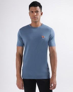 round-neck t-shirt with short sleeves