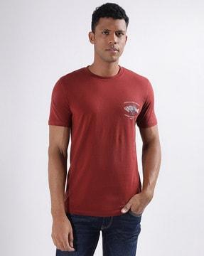 round-neck t-shirt with short sleeves