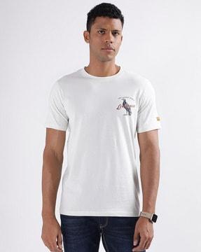 round-neck t-shirt with short sleeves