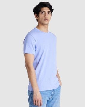 round-neck t-shirt with short sleeves