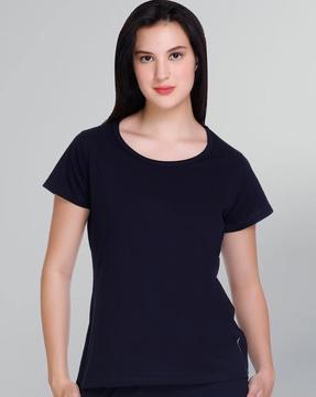 round-neck t-shirt with short sleeves