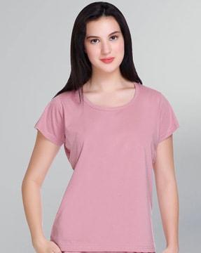 round-neck t-shirt with short sleeves