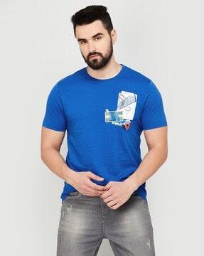 round-neck t-shirt with short sleeves