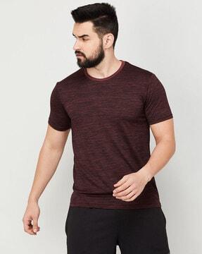 round-neck t-shirt with short sleeves