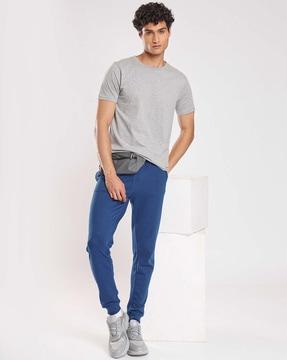 round-neck t-shirt with short sleeves