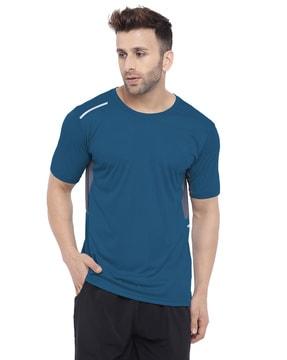 round-neck t-shirt with short sleeves