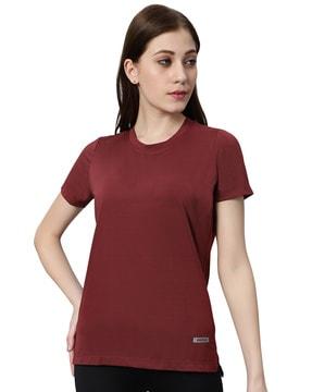 round-neck t-shirt with short sleeves