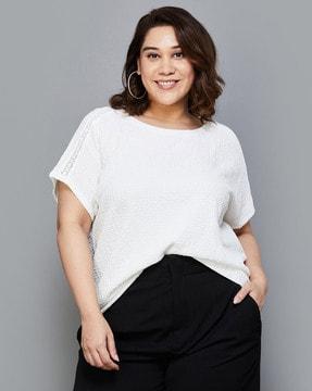 round-neck t-shirt with short sleeves