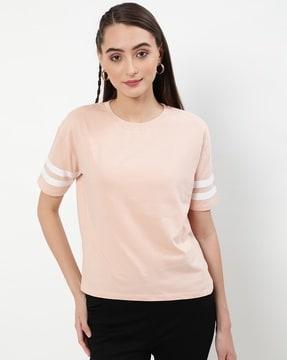 round-neck t-shirt with striped sleeves