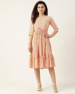 round-neck tiered dress