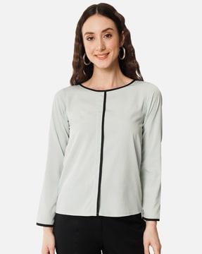 round-neck top with bracelet sleeves