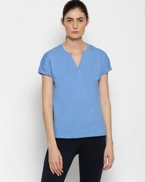 round-neck top with extended sleeves