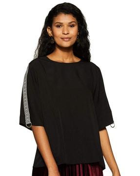 round-neck top with extended sleeves