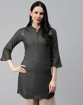 round-neck top with full sleeves