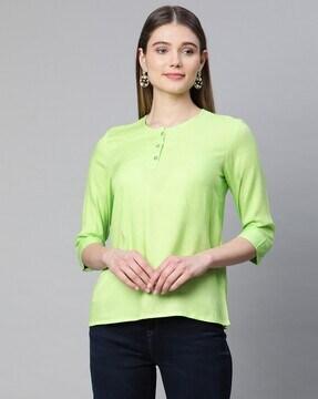 round-neck top with high-low hem